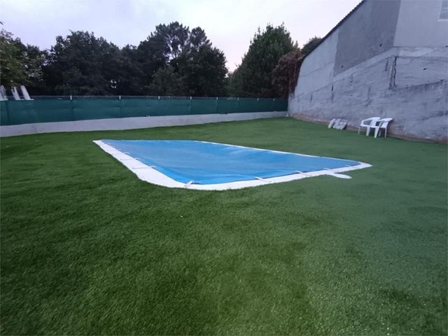 Césped natural vs. artificial: ¿cuál es la mejor opción para tu jardín?