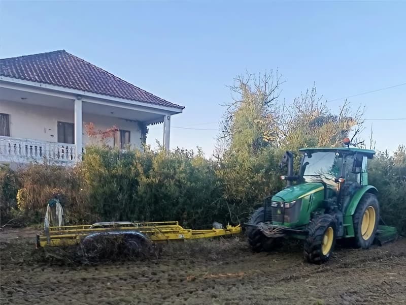 Profesionales para desbrozar tu terreno en Ourense de Otto Jardinería y Desbroces