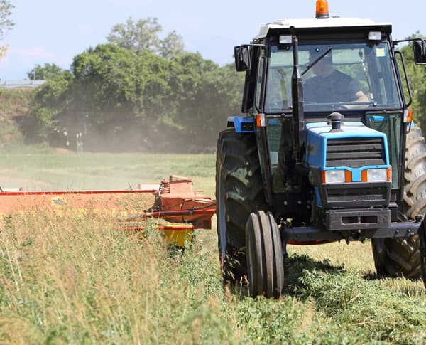 Desbroce con tractor en Ourense de Otto Jardinería y Desbroces
